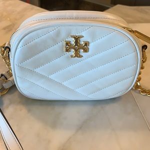 Like new in great condition.  Can be crossover or shoulder bag.